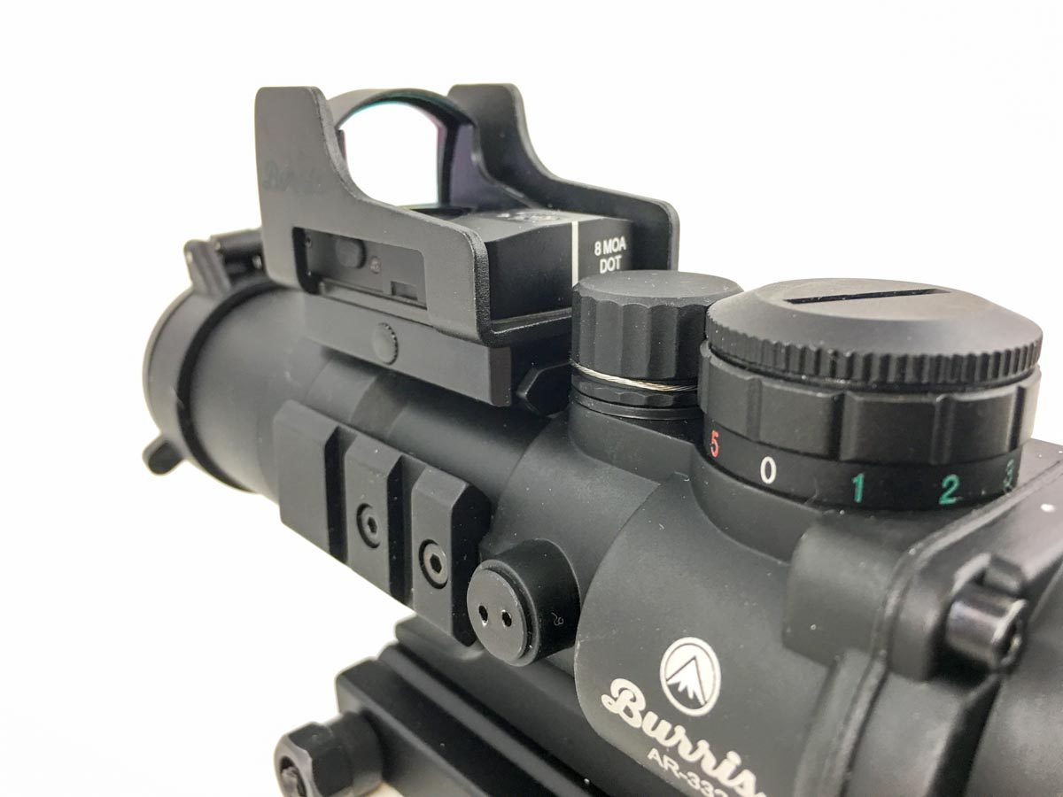 With new optics mounts and super small red dot sights, you can always choose magnification and red dot sights. This AR-332 is a fixed 3x optic that accepts a Burris FastFire 3 mount on the top. Just tilt you head up and down to quickly switch between sighting options.